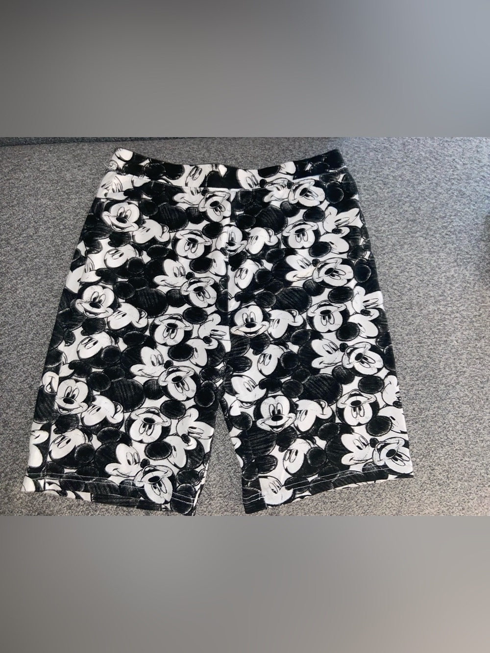 Disney Black & White Mickey Allover Print Women’s Medium Knit Shorts